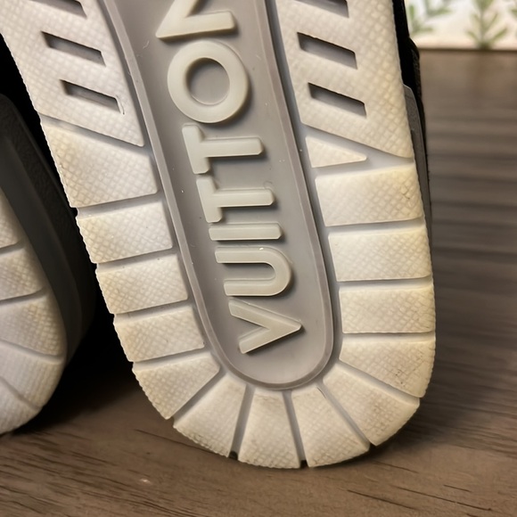 LOUIS VUITTON ECLIPSE TRAINERS 9 - Picture 13 of 16